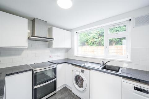 8 Barnett Close, Kingswinford, DY6 9PW