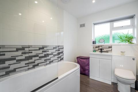 8 Barnett Close, Kingswinford, DY6 9PW