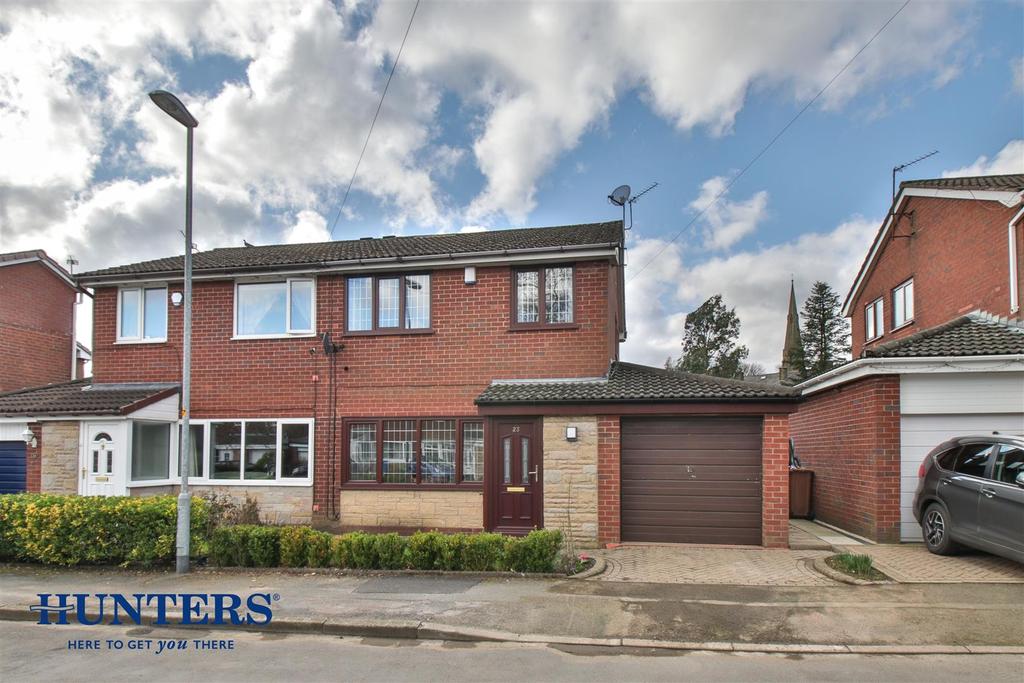Crossfield Close, Wardle, Rochdale, Greater Manchester 3 bed semidetached house for sale £215,000