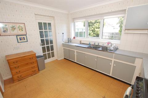 3 Belvedere Close, Kidderminster, DY10 3AT