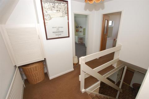 3 Belvedere Close, Kidderminster, DY10 3AT