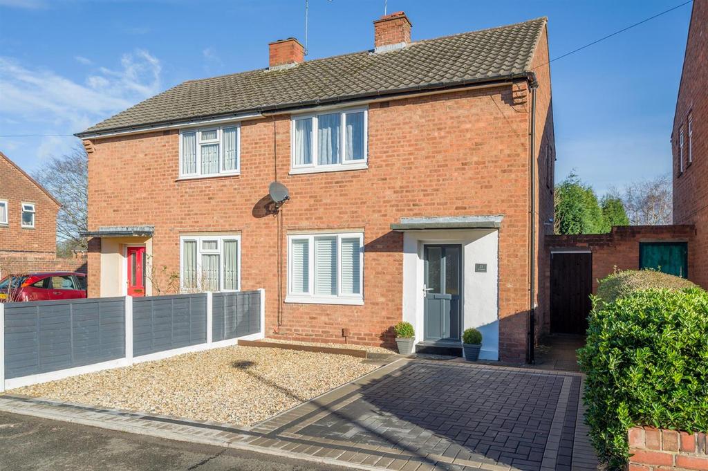 Ash Crescent, Kingswinford, West Midlands 2 bed semidetached house £
