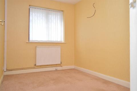 28 Tulip Close, Chadderton, Oldham, OL9 9TF