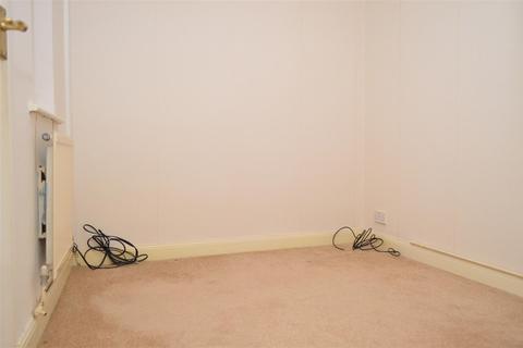 28 Tulip Close, Chadderton, Oldham, OL9 9TF