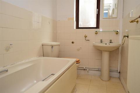 28 Tulip Close, Chadderton, Oldham, OL9 9TF