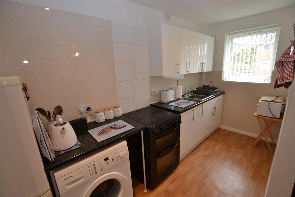 Bisell Way, Brierley Hill, DY5 2RZ 1 bed flat £85,000
