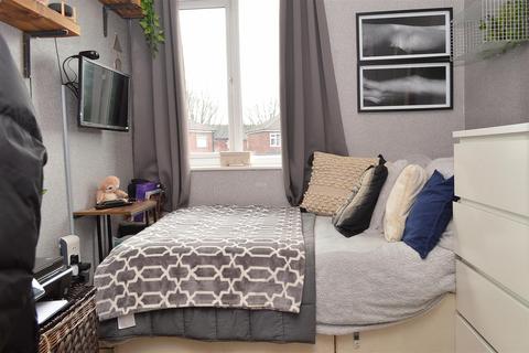 33 Hive Street, Oldham, OL8 4QS