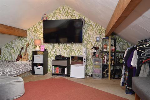 33 Hive Street, Oldham, OL8 4QS