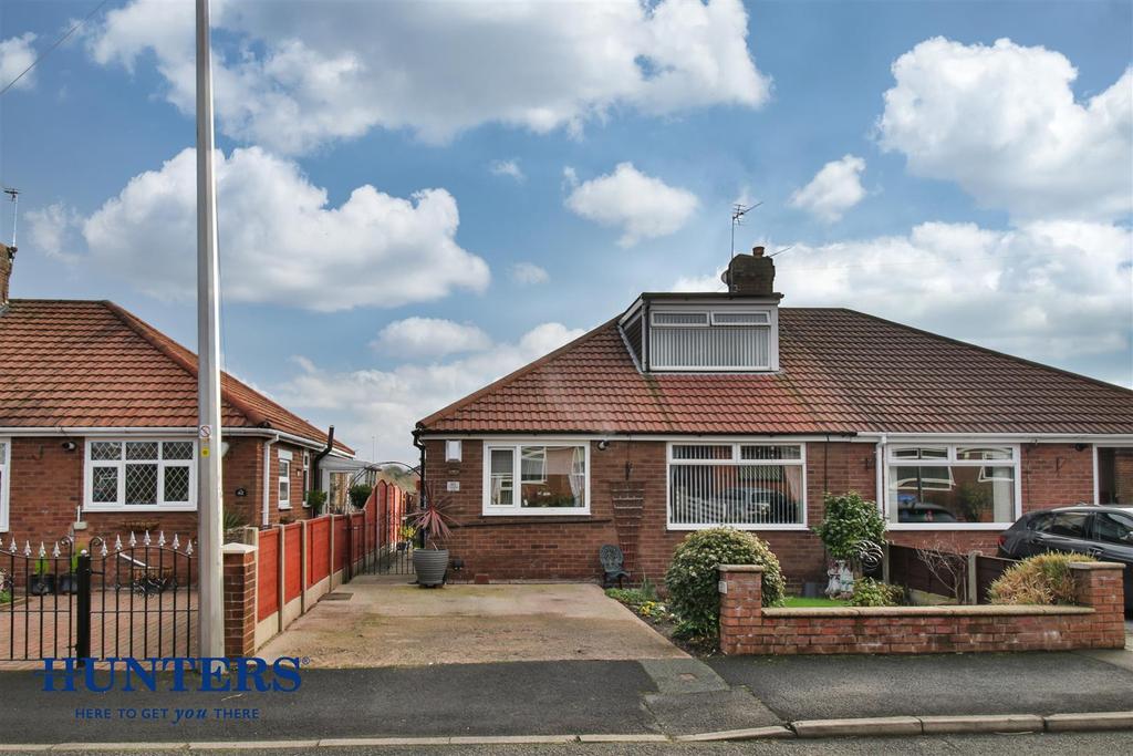 Teasdale Close, Chadderton, Oldham 3 bed semidetached bungalow £225,000