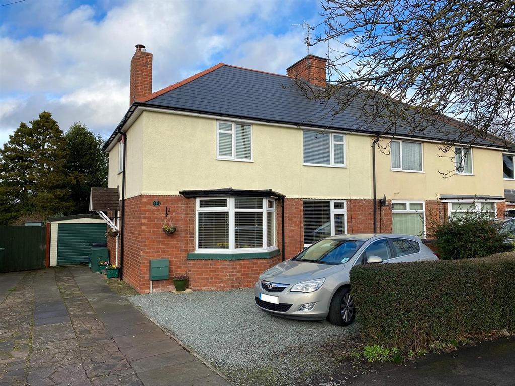 Lawn Avenue, Stourbridge, West Midlands 3 bed semidetached house £