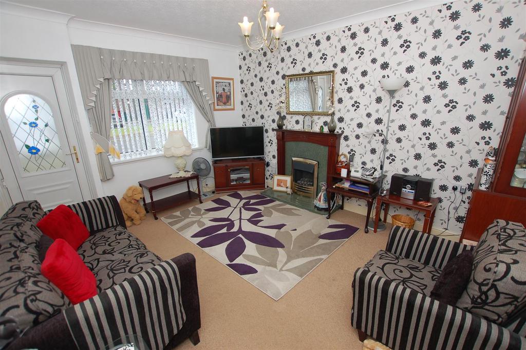 Laxton Close, Kingswinford, DY6 8RN 2 bed terraced bungalow £189,950