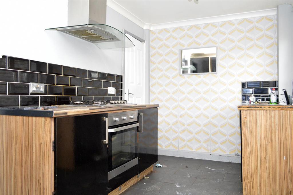 Cardwell Street, Oldham, Greater Manchester 2 bed end of terrace house
