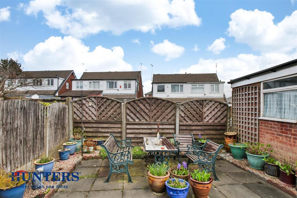 Bower Avenue, Rochdale, Greater Manchester 2 bed semidetached house