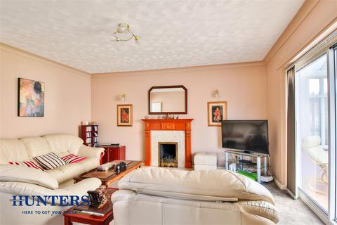 26 Challum Drive, Chadderton, Oldham, OL9 0LY