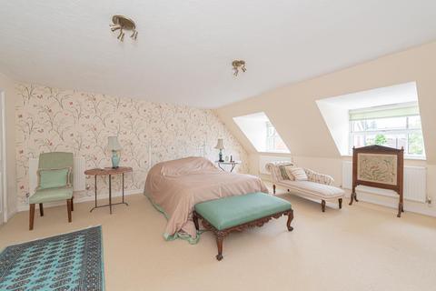 4 Monro Place, Epsom, KT19 7LD