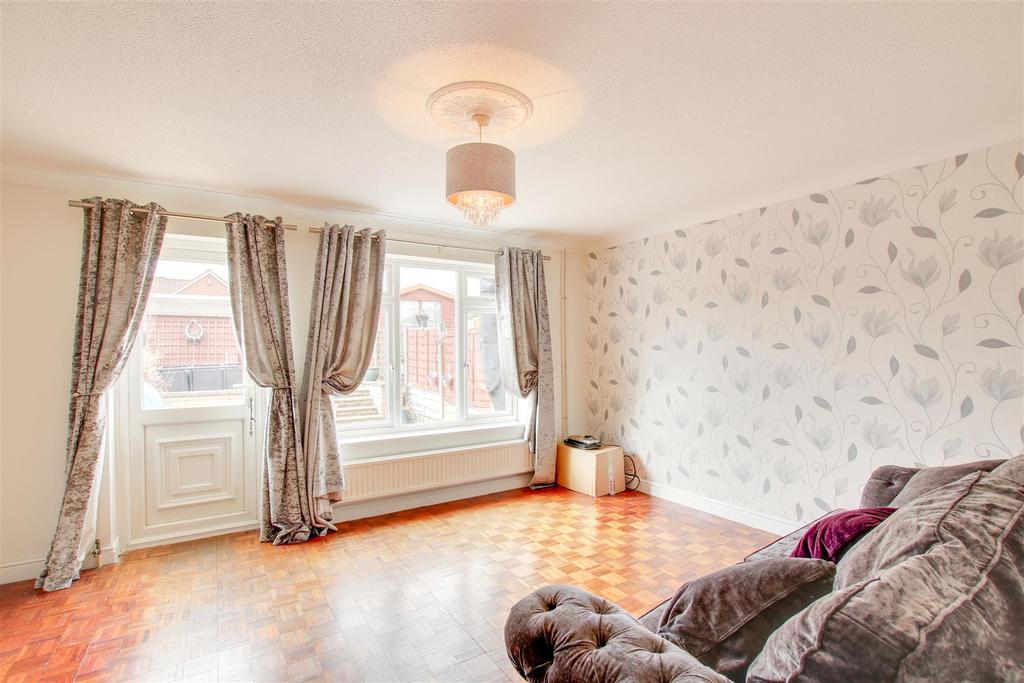 Elderbek Close, Cheshunt 4 bed terraced house £450,000
