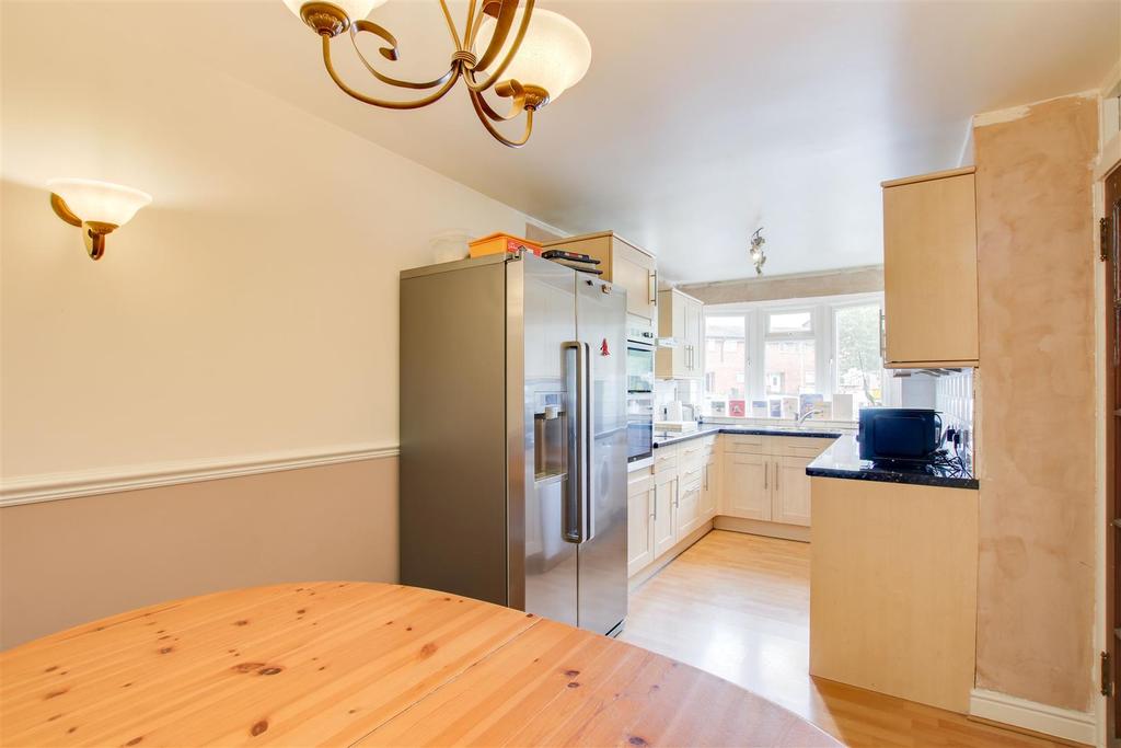 Elderbek Close, Cheshunt 4 bed terraced house £450,000