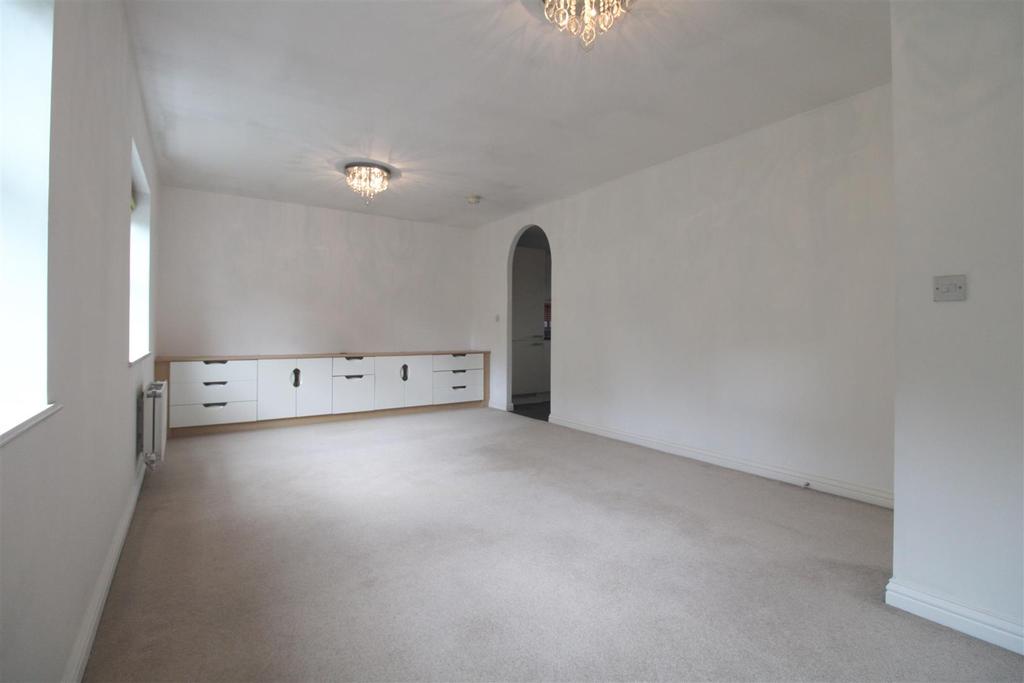 Trefoil Gardens, Amblecote, Stourbridge 2 bed apartment £155,000