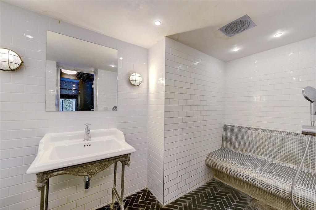 Steam Room/Bathroom