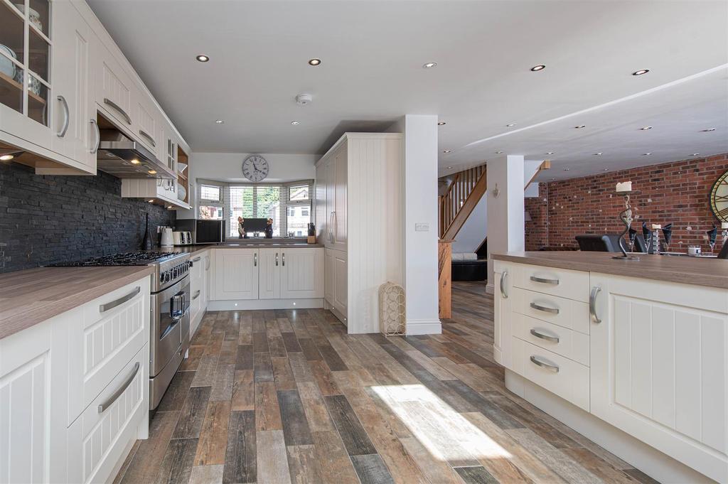 Glen Road, Stourbridge 3 bed semidetached house £400,000