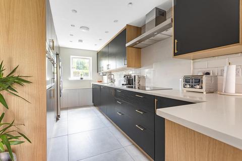 85 Morphou Road, London, NW7 1BG
