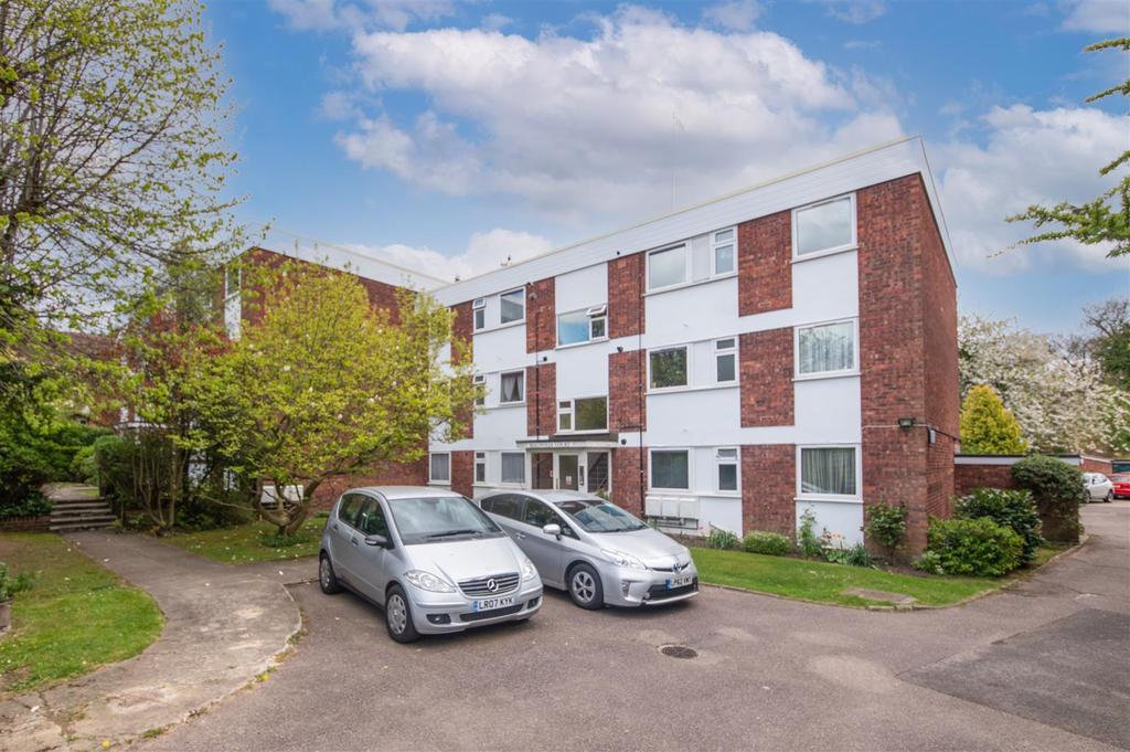 Woodside Grange Road, Woodside Park 2 bed flat £375,000