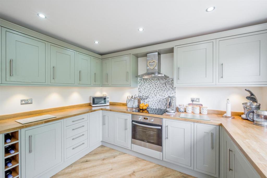 Park Lane, Kingswinford, DY6 8AT 3 bed semidetached house for sale £