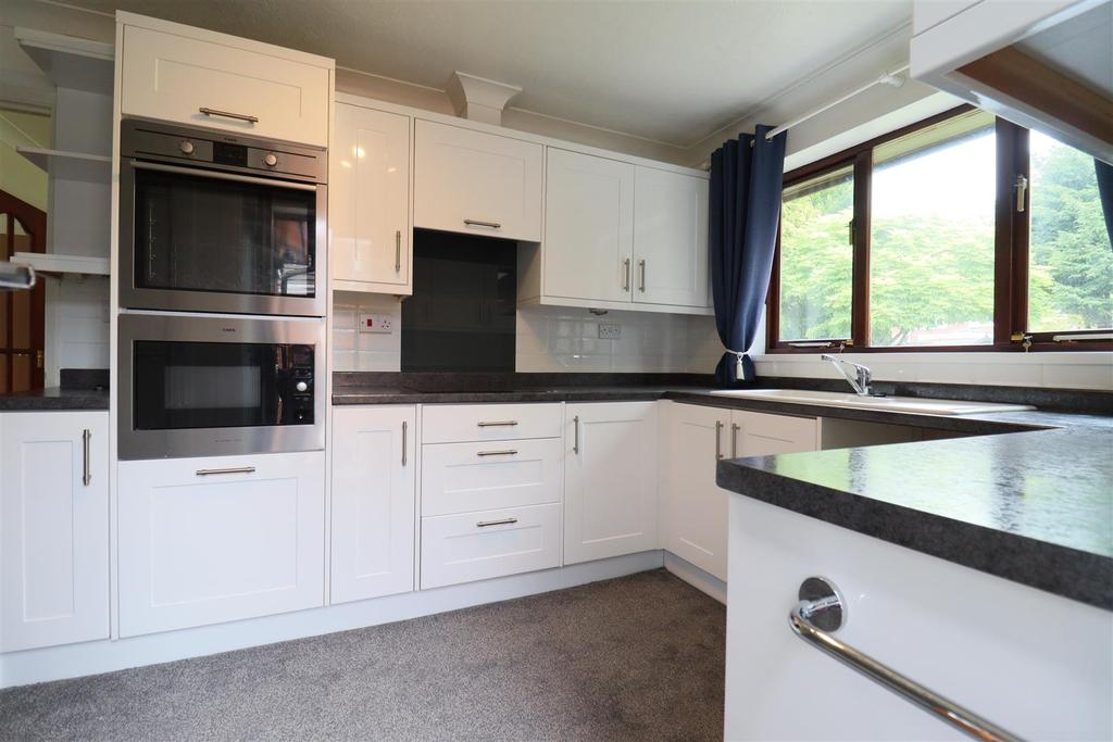 Prunus Avenue, Willerby, Hull 2 bed detached bungalow £325,000