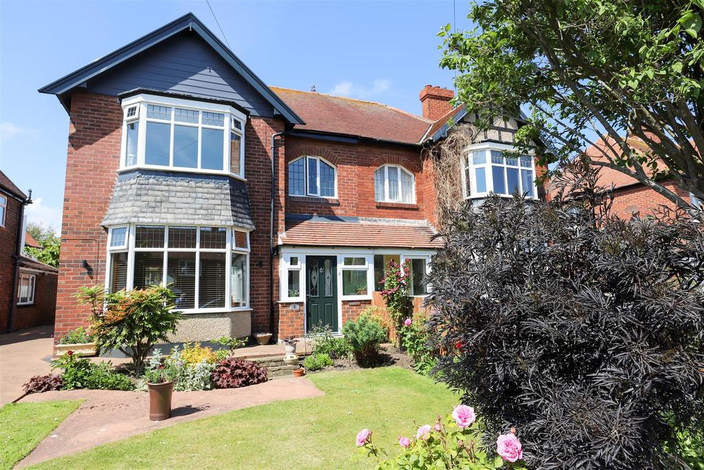 Glaisdale Drive, South Bents, Sunderland 3 bed semidetached house for