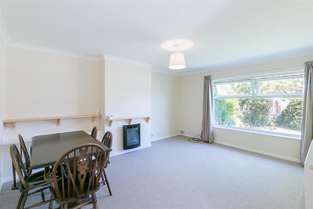 Cheswick Drive, Gosforth, Newcastle upon Tyne 2 bed semidetached bungalow £750 pcm (£173 pw)