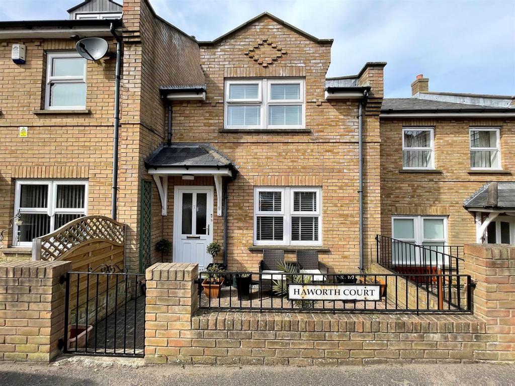 Haworth Court, Scarborough 2 bed terraced house for sale £200,000