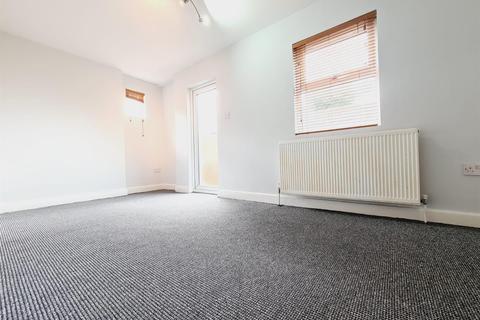 2 bedroom flat to rent - Wrythe Lane, Carshalton