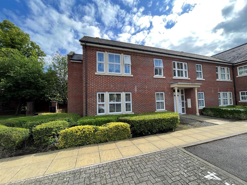 London Road, Gloucester 2 bed apartment £160,000