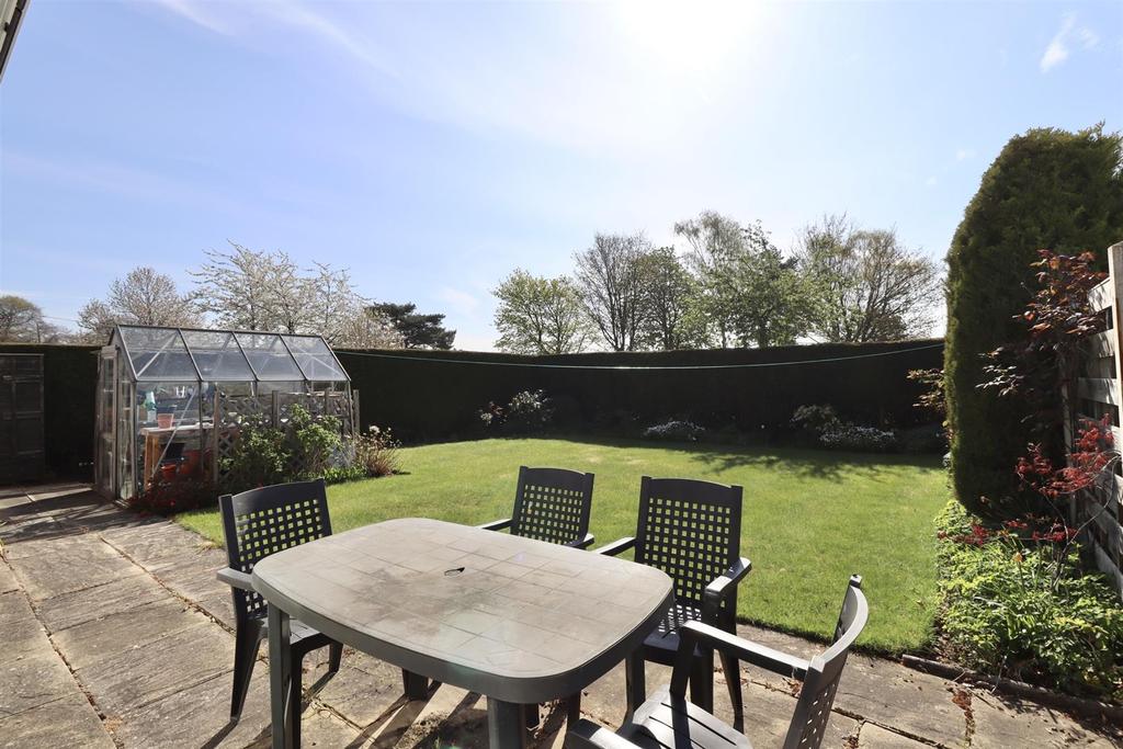 Huntsmans Lane, Stamford Bridge, York 2 bed detached bungalow for sale