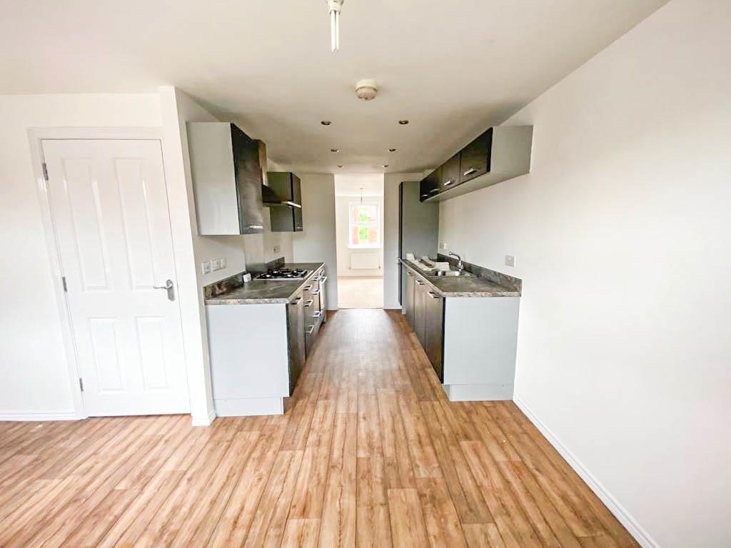 Oaklands Drive, Earl Shilton, Leicester 3 bed semidetached house £995 pcm (£230 pw)