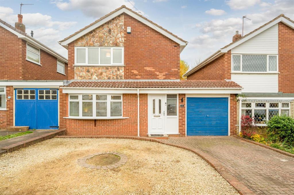 Spinney Close, Stourbridge, West Midlands 3 bed link detached house for