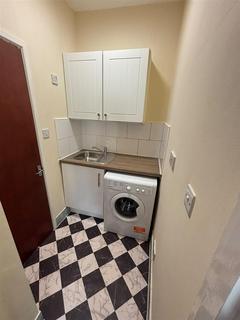Studio to rent, South Road, London