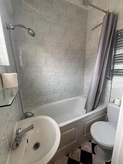 Studio to rent, South Road, London