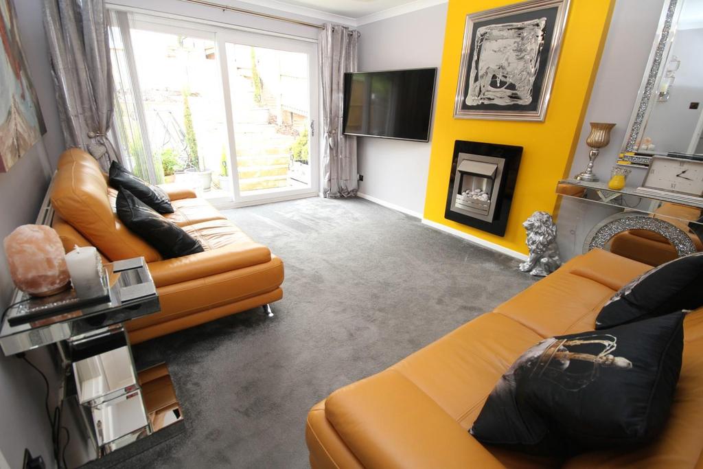 Thorndale Rise, Kings Park, Bradford 3 bed detached house for sale £250,000