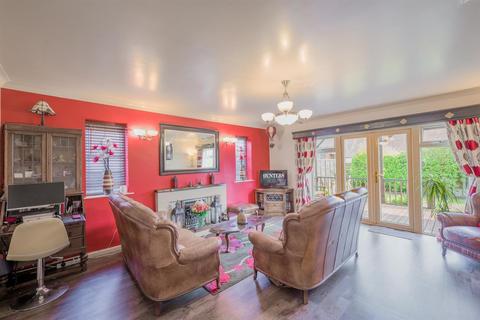 22 White Oak Drive, Kingswinford, DY6 9QN