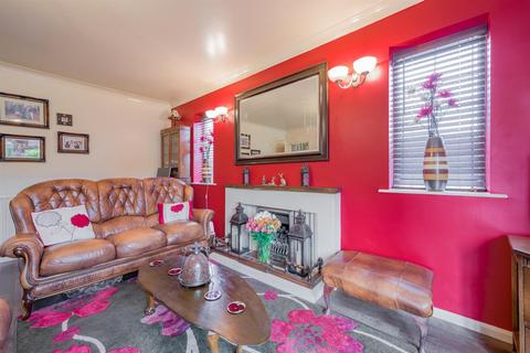 22 White Oak Drive, Kingswinford, DY6 9QN