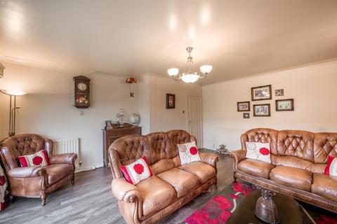 22 White Oak Drive, Kingswinford, DY6 9QN