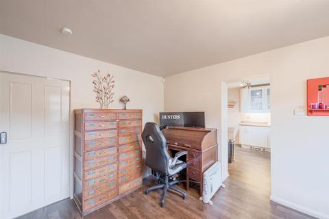 22 White Oak Drive, Kingswinford, DY6 9QN