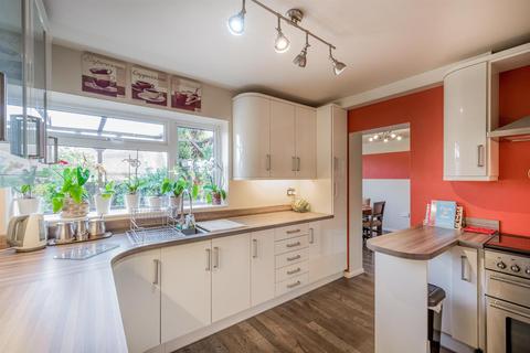22 White Oak Drive, Kingswinford, DY6 9QN