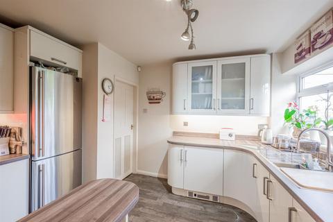 22 White Oak Drive, Kingswinford, DY6 9QN