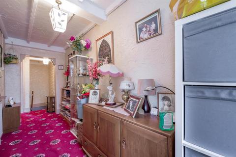 6 Cross Street, Wordsley, Stourbridge, DY8 5QN