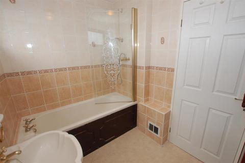11 Windermere Drive, Kingswinford, DY6 8AN