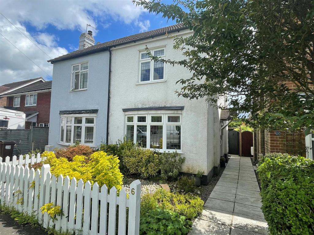 Windsor Road, Crowborough 2 bed semidetached house £350,000