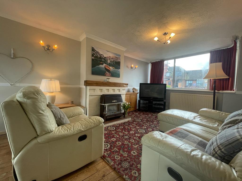 Walker Avenue, Stourbridge, West Midlands 3 bed semidetached house £