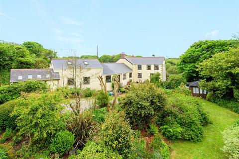 Clun Gwernak Releath, Sithney, Helston, TR13 0HD